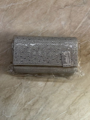 Τσαντάκι clutch με στρας και αλυσίδα ώμου σε ασημί