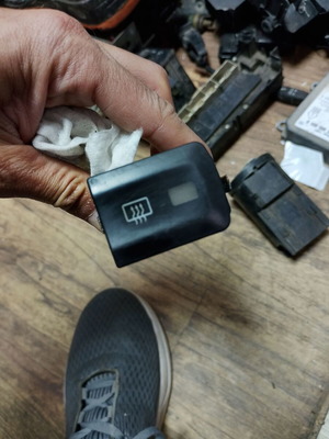 Audi A3 8L0 941 503 B Rear Window Defrost Button