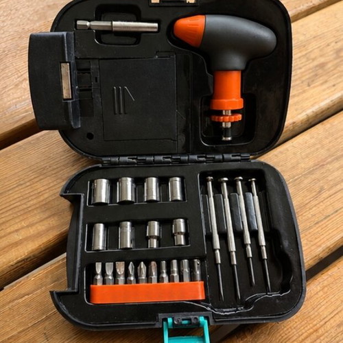 Flashlight toolbox like new with bonus battery set