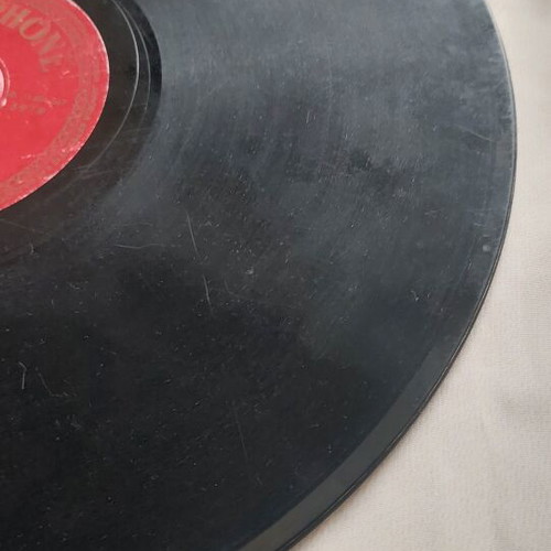 His Master's Voice 78 rpm record used, vintage laiko