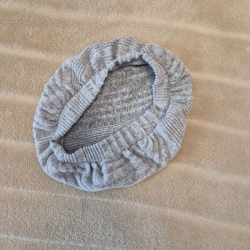 Set of two thin H&M hats like new with free beret