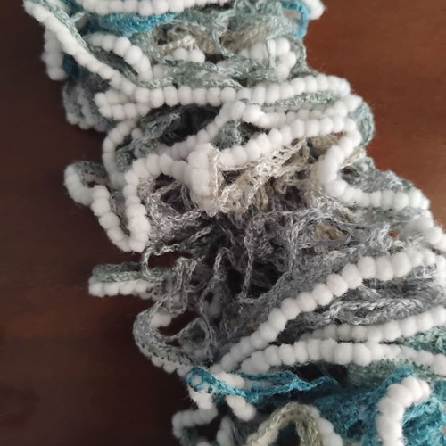 Handmade scarves like new, knitted