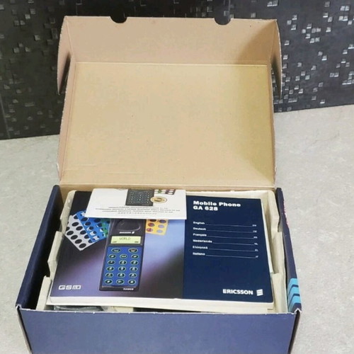 Ericsson GA 628 phone used, boxed with charger and instructions