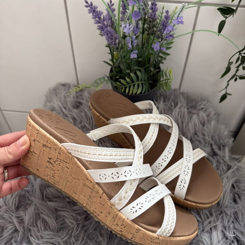 Skechers cushion sole sandals with leather straps