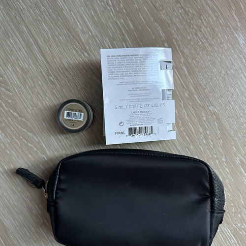 Laura Mercier beauty pouch with translucent powder and hydrating primer new