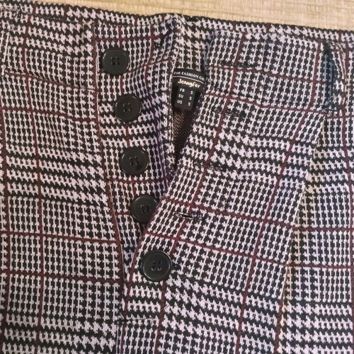Jennifer plaid black and white pants with burgundy stripe like new, size S
