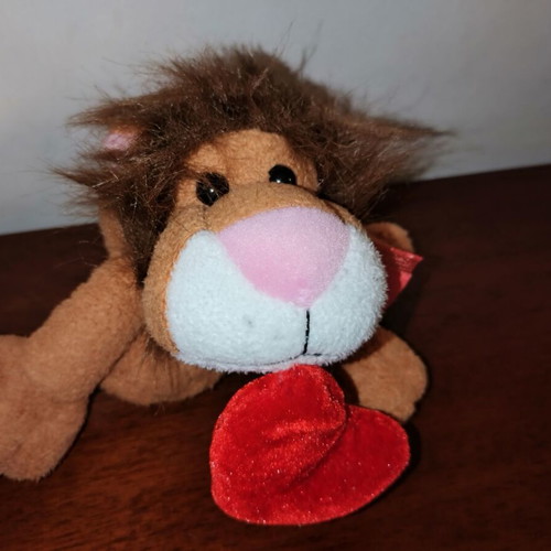 Plush lion cub used stuffed toy