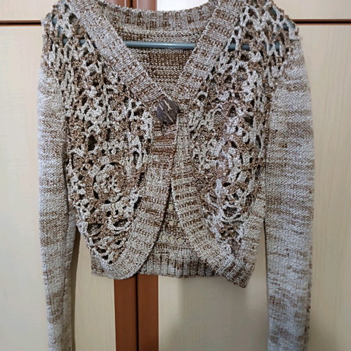 Short knitted cardigan like new, size M