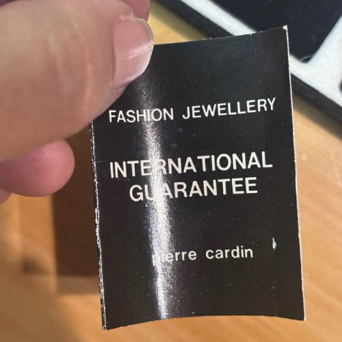 Pierre Cardin earring case like new, 6 pairs