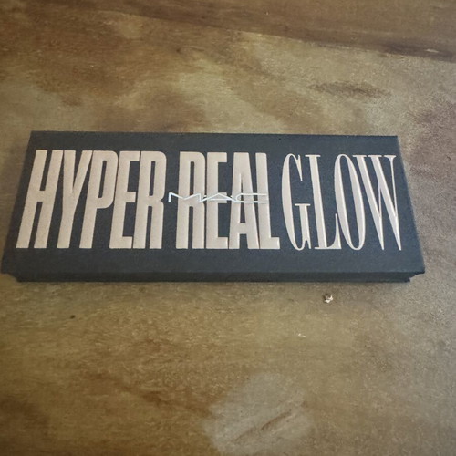 Mac palette with 3 different highlighters new