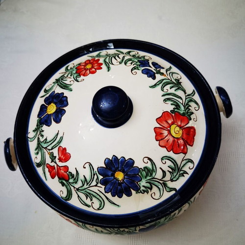 Handmade Atsonios casserole new with broken lid