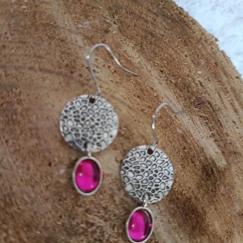 Steel dangling earrings with fuchsia zircon