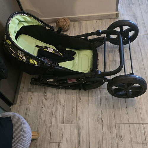 MOLI baby stroller like new with bassinet and bed functions