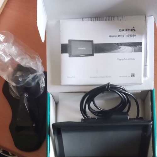 Garmin Drive Navigator like new, with 2 car mounts