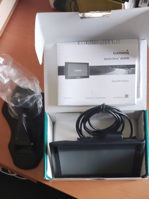Garmin Drive Navigator like new, with 2 car mounts