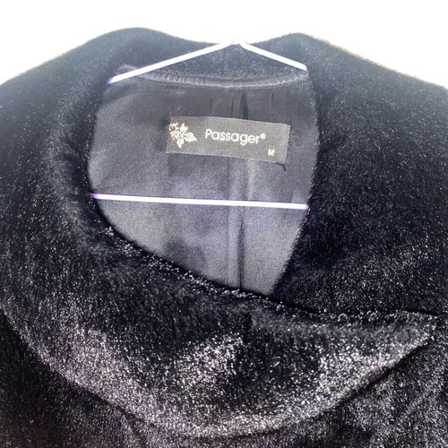 Black ecological fur medium like new with clasp