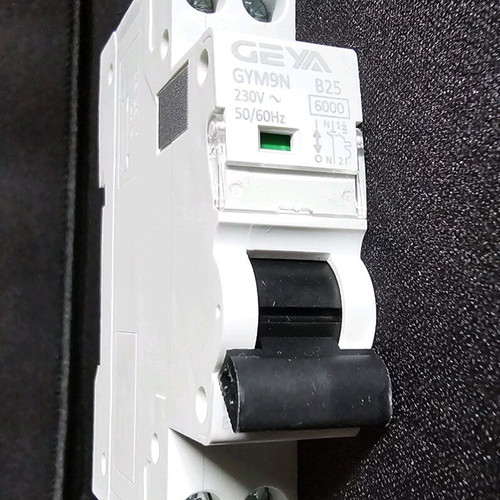 Geya B25 GYM9N 230V ~ 50/60Hz fuse new