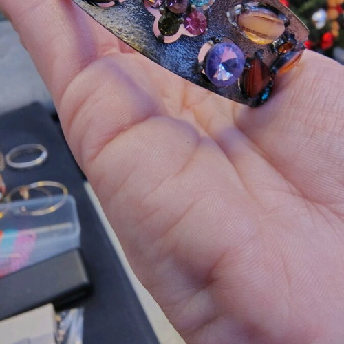 Bracelet cuff with multicolored stones like new, adjustable size