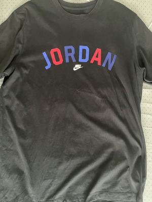 Nike Jordan T-shirt like new, size large fits medium