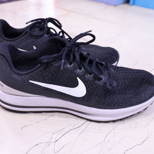 Nike Air Zoom Vomero 13 running shoes used, black/white, size EU 47