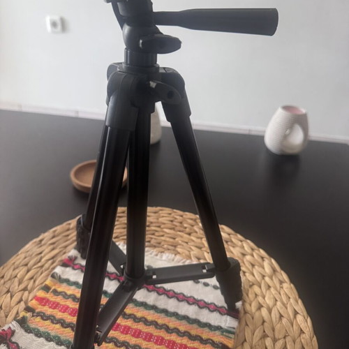 Camera tripod like new, max height 80 cm with phone holder