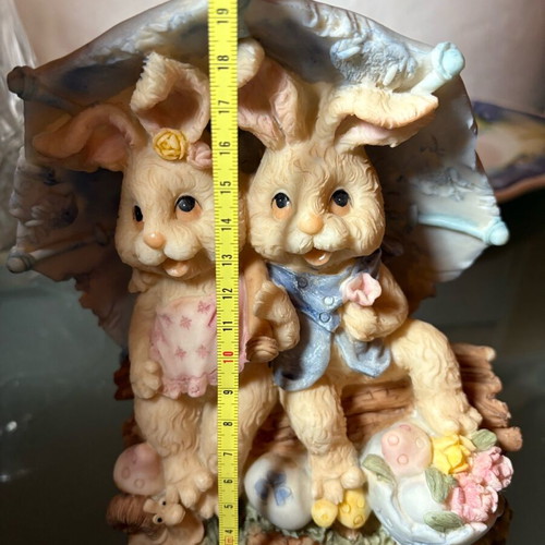 Easter bunny statue like new