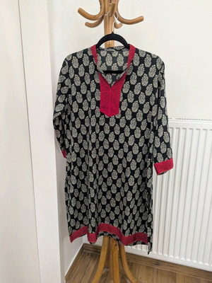 Silk caftan like new, black and red, XXL