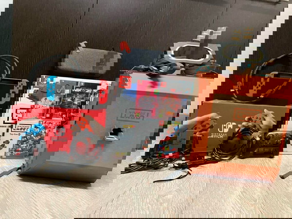 Nintento Switch με όλα οσα βλέπετε