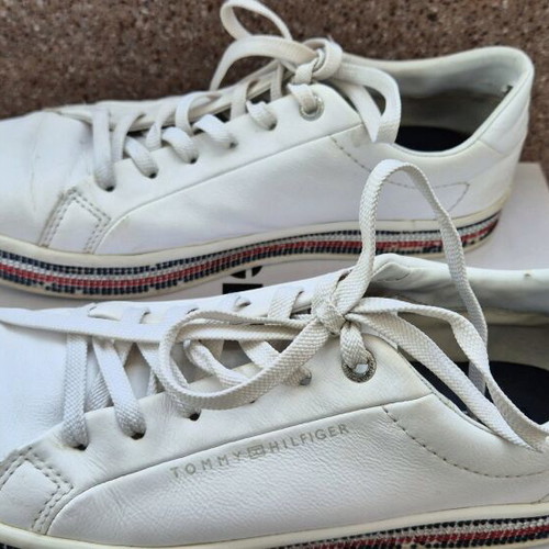 Tommy Hilfiger women's leather white sneakers No 39 like new