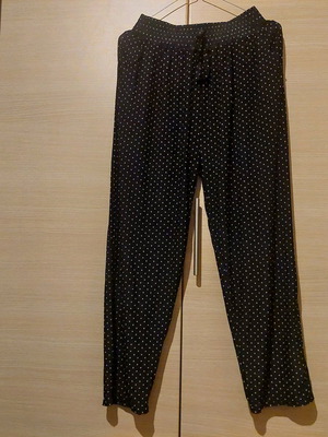 Polka dot black and white capri pants like new