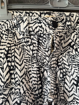Zara pants new, size 36/small, black and white