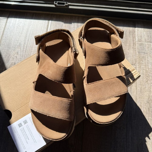 Ugg shoes size 40 like new, brown slippers