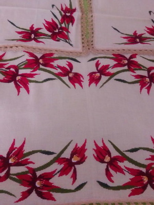Embroidered table runner new with lace and gold thread