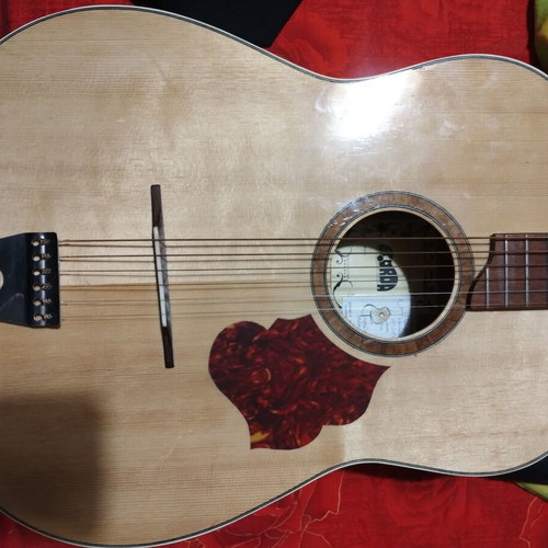 Laiki guitar like new with AAA spruce top