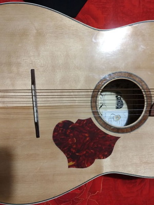 Laiki guitar like new with AAA spruce top