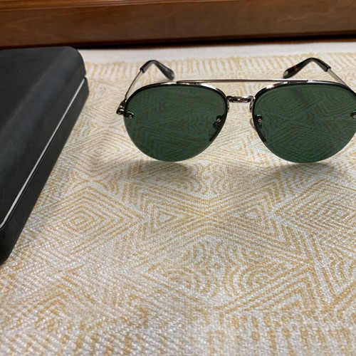Givenchy aviator sunglasses like new, green and silver