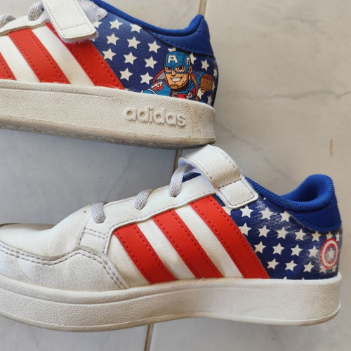 Adidas Marvel Captain America Kids Sneakers Size 32 Like New