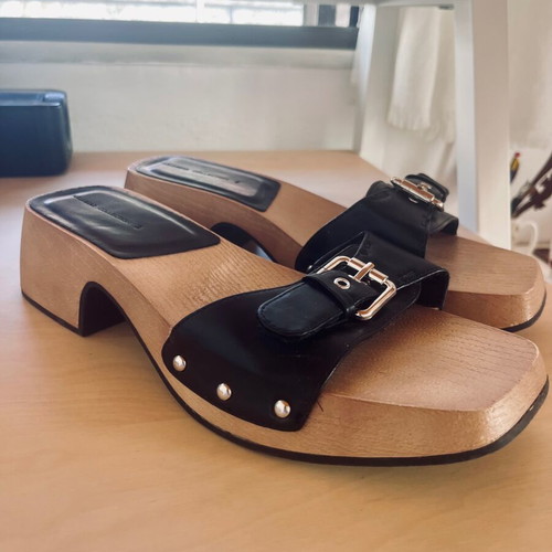 Pull & Bear mules like new, wooden with black strap