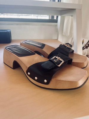 Mules Pull & Bear σαν καινούργια, ξύλινα με μαύρο λουράκι
