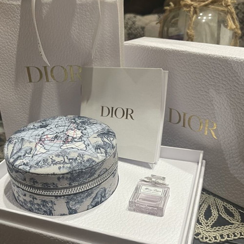 Dior Beauty Gift Set with Miss Dior Mini and Toile de Jouy Pouch