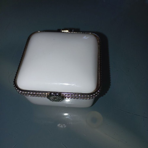 Limoges porcelain ring box new, collectible