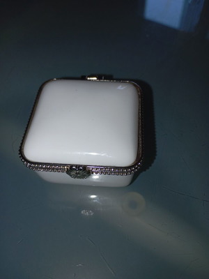 Limoges porcelain ring box new, collectible