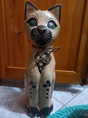 Decorative wooden cat like new