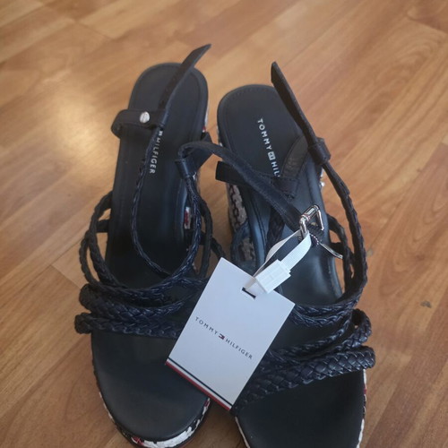 Tommy Hilfiger sandals new, genuine leather, size 38.5