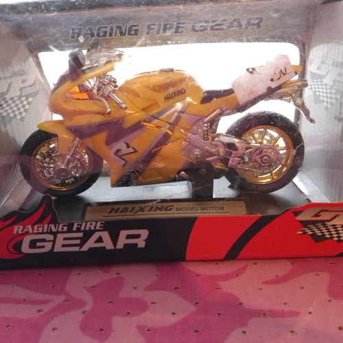 Maisto miniatures set of 3 new, BMW, Vespa, Racing Fire Gear