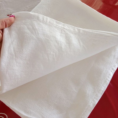 Handmade White Tablecloth with Damask Jacquard Patterns 135x162 cm like new