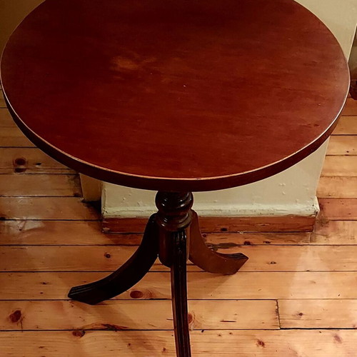 Coffee table made of solid wood like new