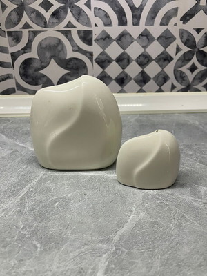 Arabia salt and pepper shakers set used, big and small size, one missing cap