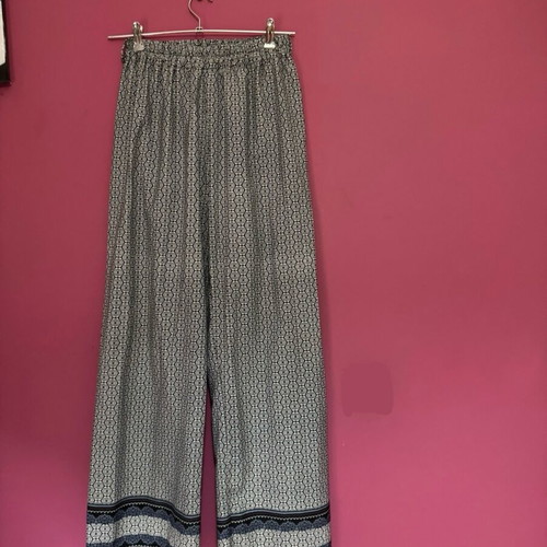 Wide summer pants Pink Woman used, black and blue geometric design