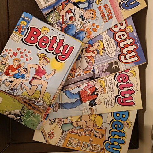 Betty comics used, pack of 11 issues in English